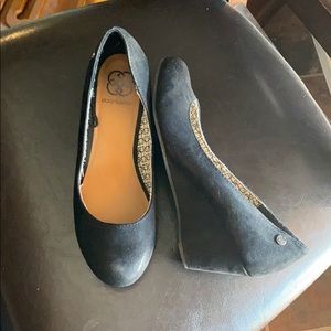 Daisy Fuentes black wedge shoes